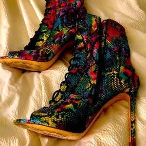 Heeled booties